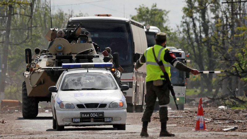 Українських захисників з «Азовсталі» привезли в колишню колонію під Донецьком – Reuters