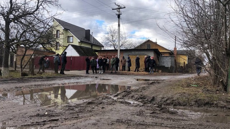 У Володимирі скаржаться на відсутність дороги, якою діти ходять до школи. ВІДЕО
