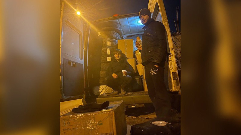 Волинські волонтери повезли два автомобілі передач для воїнів на передову