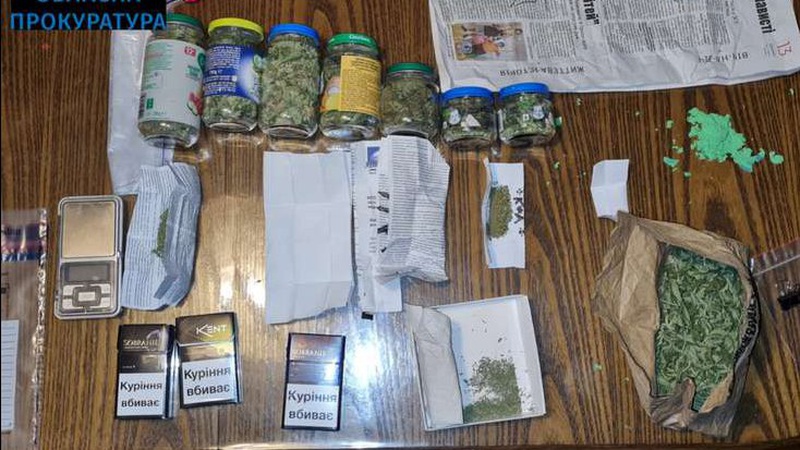 Канабіс, амфетамін і граната: у Луцьку затримали волинянина із готовими до збуту наркотиками і психотропами. ФОТО