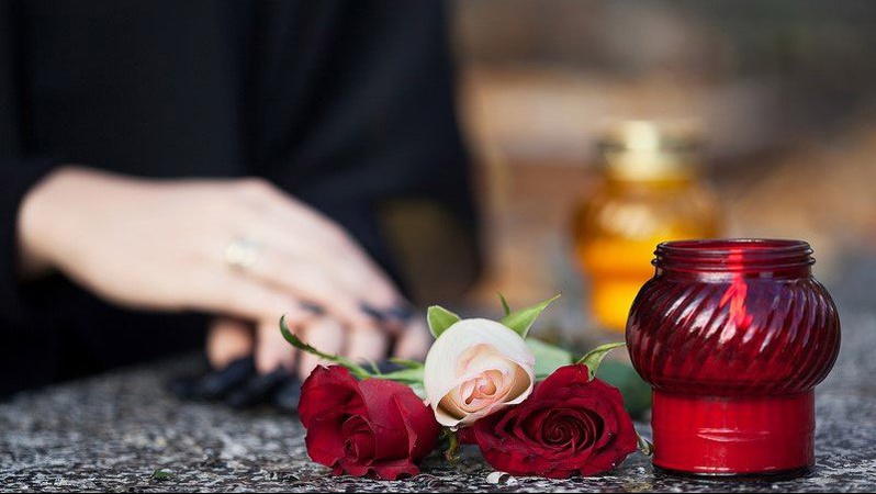 Виплата допомоги на поховання пенсіонера: які розміри та які документи потрібні