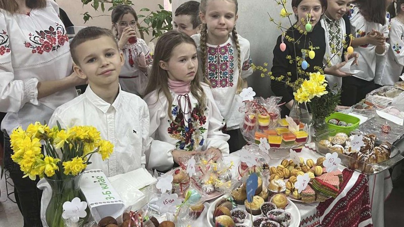 На благодійному ярмарку у Боратинському ліцеї зібрали понад 40 тисяч для ЗСУ