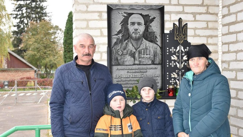 У селі на Волині відкрили меморіальну дошку загиблому в російсько-українській війні офіцеру ЗСУ