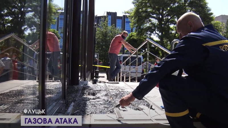 У Луцьку центр «Волиньгазу» облили смердючою рідиною: підозрюють клієнта. ВІДЕО