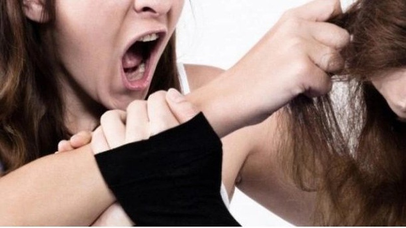 Звинувачену в побитті, пограбуванні і крадіжці лучанку засудили до умовного покарання