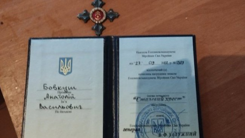 Воїн з Волині Анатолій Бовкуш отримав «Золотий хрест» від Залужного