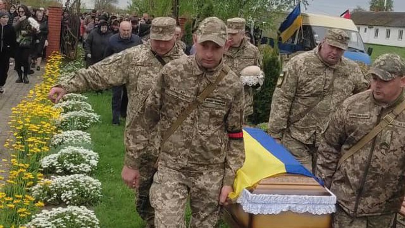 У громаді на Волині провели в останню дорогу загиблого сапера Миколу Ковбу