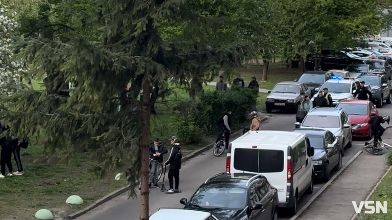 У центрі Луцька молодь з ножами влаштувала бійку