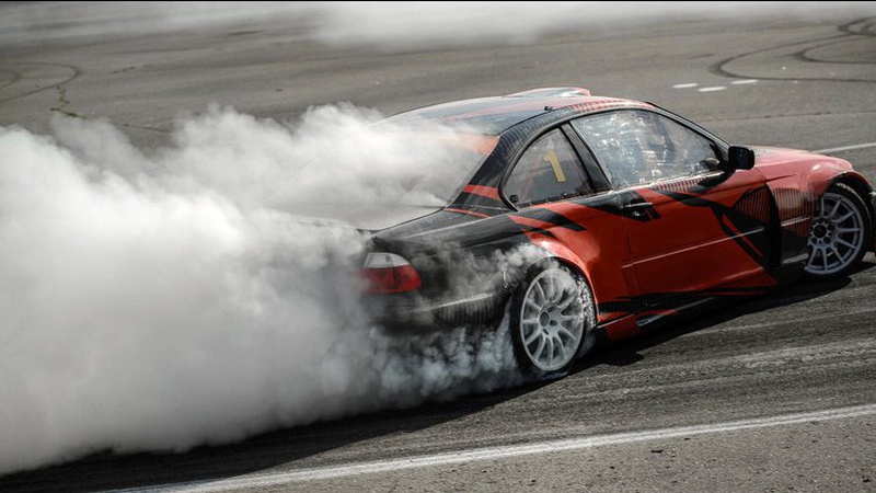 У селищі на Волині влаштували нічний дрифт