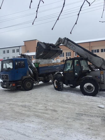 Як Ківерці прибирають від кучугур снігу. ФОТО