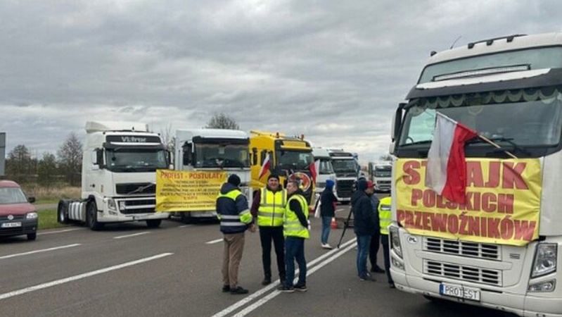 У Польщі місцева влада заборонила нову блокаду кордону