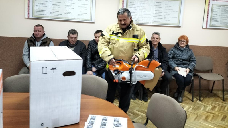 Рожищенській громаді передали бензорізи та пальне