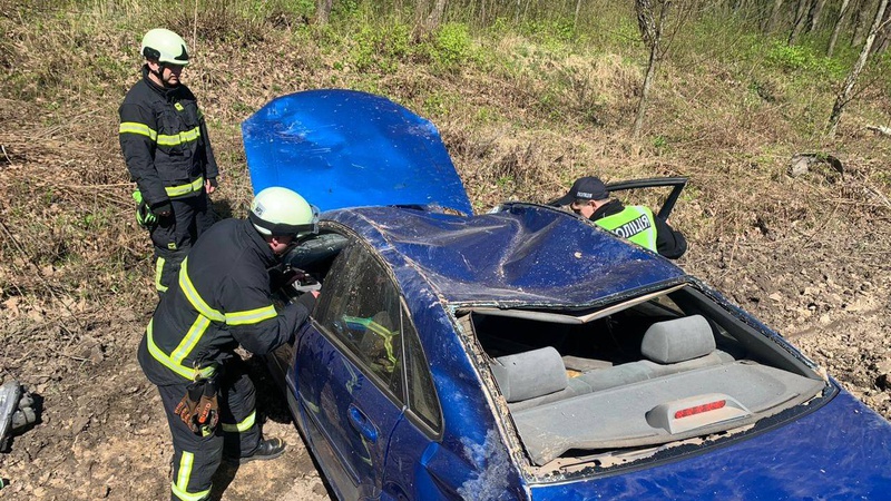 ДТП на Волині: автомобіль злетів у кювет та кілька разів перекинувся