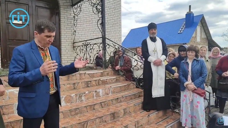 У селищі на Волині громада вирішила перейти до ПЦУ, священник залишився вірним МП. ВІДЕО