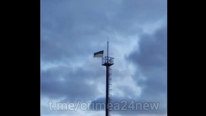 У Криму переполох: на півночі півострова вже майорить синьо-жовтий стяг