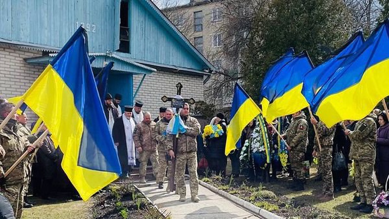 У Нововолинську провели в останню путь загиблого Героя. ФОТО
