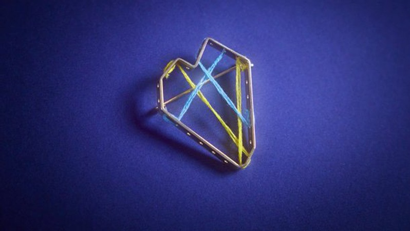 Зеленський презентував нагороду для волонтерів