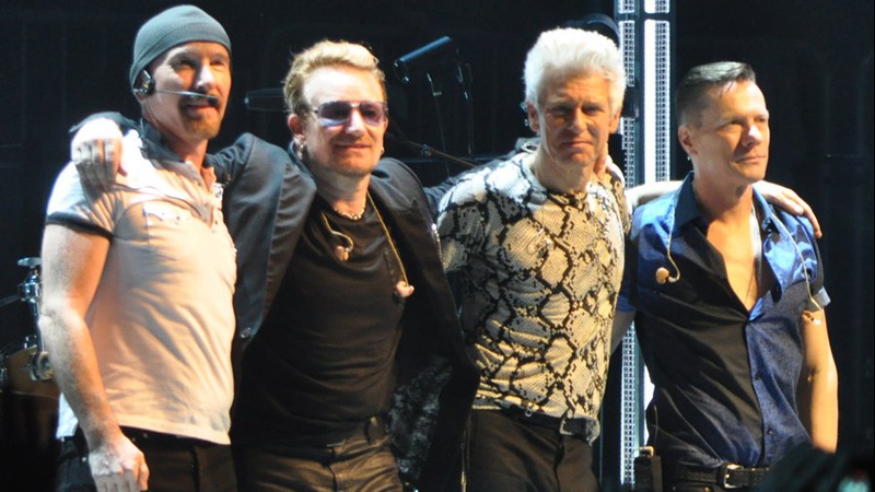 Світові топзірки підтримали Україну у благодійному флешмобі