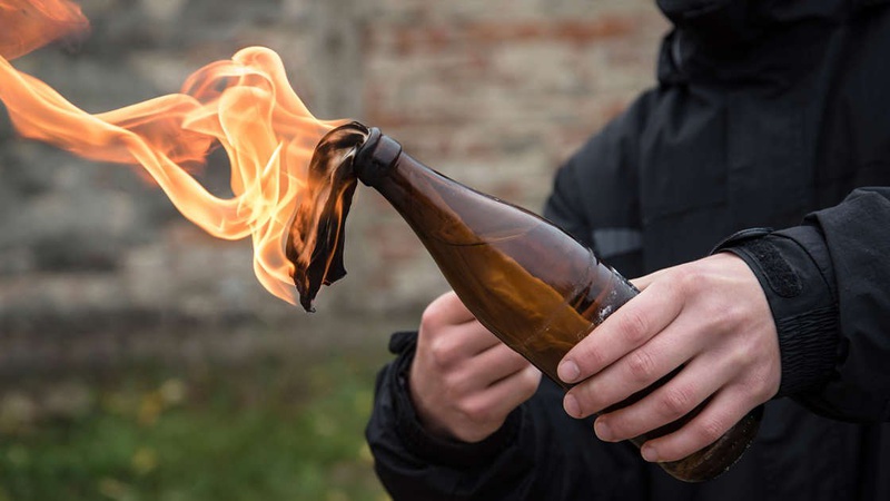 У Княгининку колишньому начальнику кинули на подвір’я «коктейль Молотова»