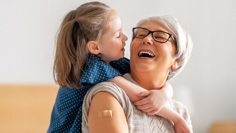 Кому обов’язково потрібно вакцинуватись проти грипу?