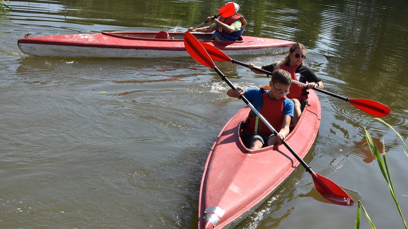 Юних волинян вчили веслувати на байдарках