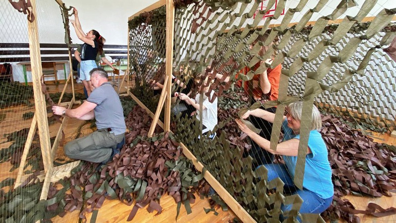 У громаді на Волині сплели понад 25 тисяч квадратних метрів маскувальних сіток