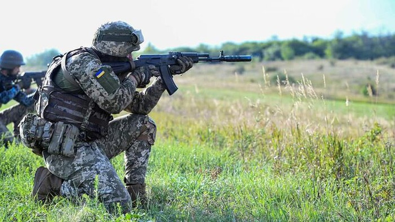 Спалена техніка, загиблі окупанти: перші кадри контрнаступу на Харківщині