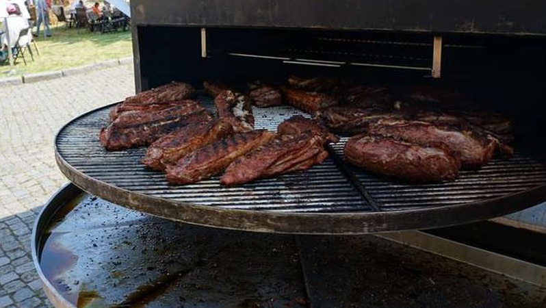 Перший день «незламного» фестивалю їжі в Луцьку