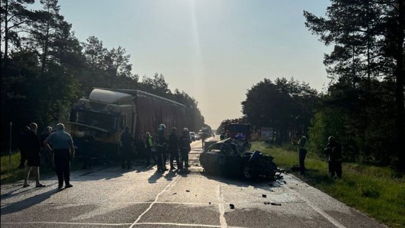 На Волині легковик зіткнувся з вантажівкою: двоє людей загинуло