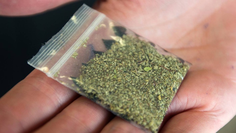 Вночі в Луцьку затримали молодиків з наркотиками