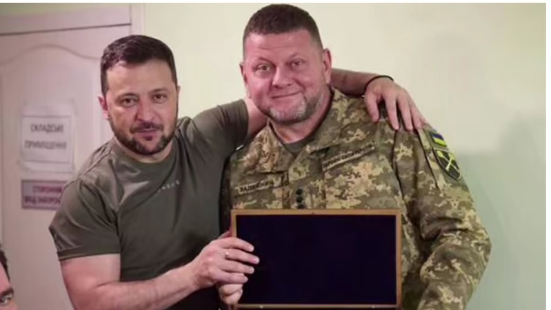 Зеленський відповів, чи планує звільняти Залужного