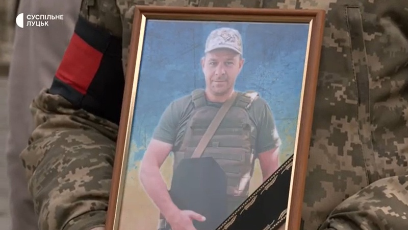 «Завжди веселий, усміхнений, дуже добрий»: у Луцьку попрощалися з загиблим Героєм Максимом Баєвим