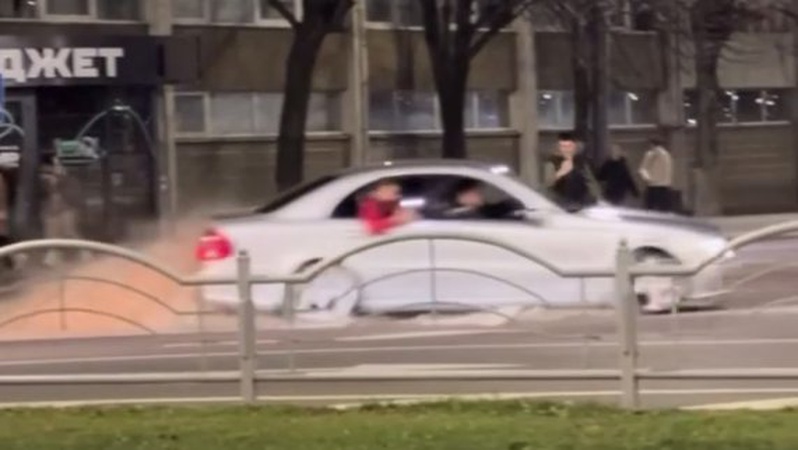 У Луцьку водій на «Mercedes» влаштував вечірній «дрифт»