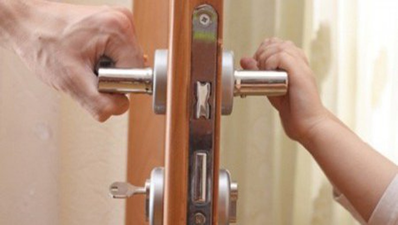 У Луцьку рятувальники допомогли дитині, яка закрилася у кімнаті