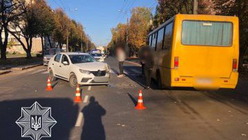 У Луцьку на проспекті Молоді автомобіль зіткнувся із маршруткою