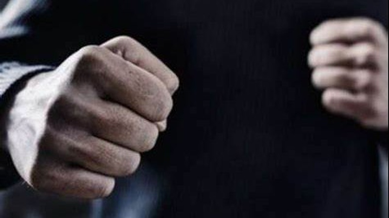 Посадять за ґрати та конфіскують майно: на Волині покарали двох чоловіків, які побили та обікрали перехожого