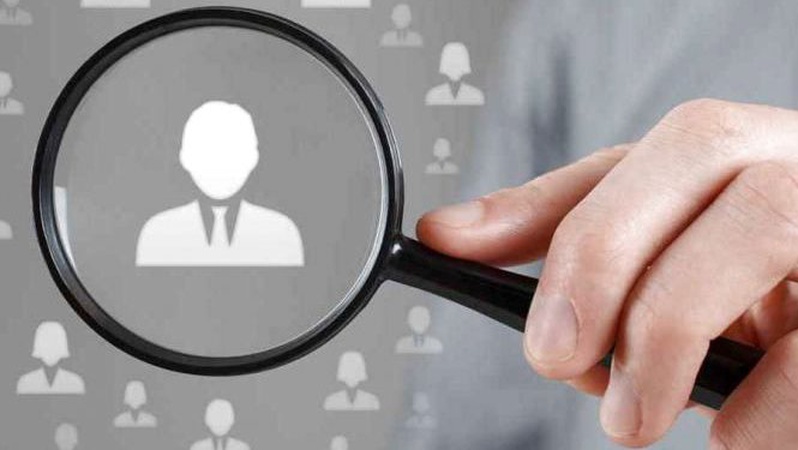 Поліція просить впізнати дівчат, які обікрали магазин у місті на Волині. ВІДЕО