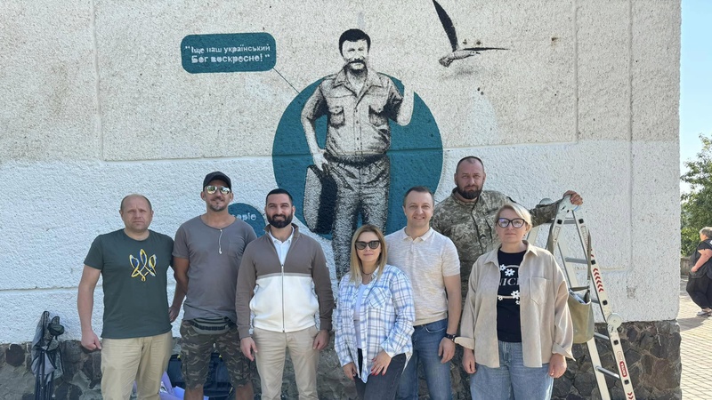 Лучанин створив в Ужгороді мурал із зображенням відомого письменника