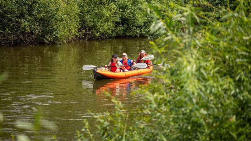 Щоб ближче познайомитись: на байдарках гребли переселенці та волиняни.ФОТО