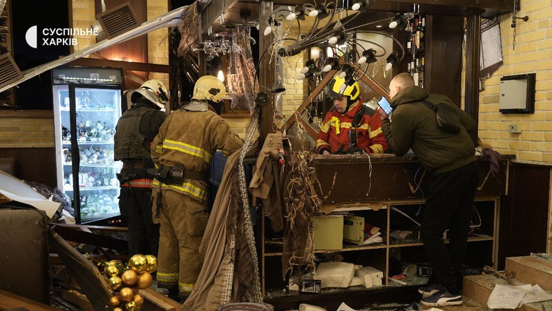 Росіяни влучили ракетою в готель у Харкові: 11 постраждалих, зокрема іноземці