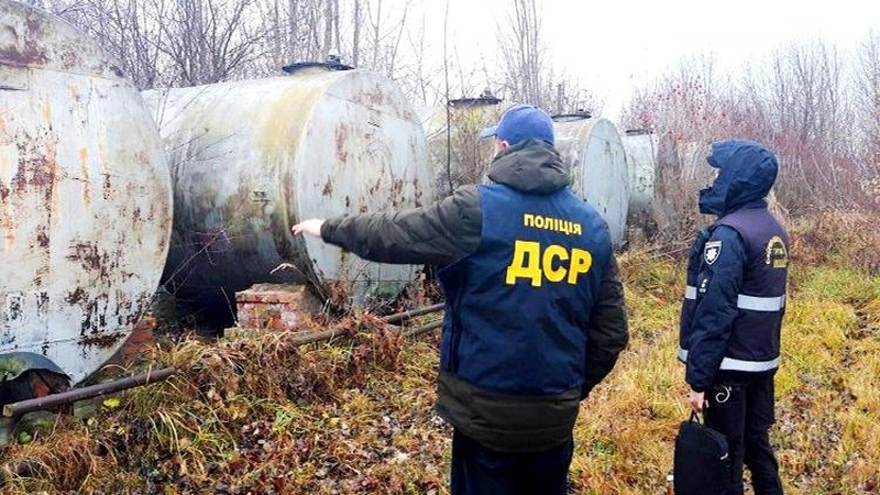 Волинські податківці викрили аграрія, котрий незаконно зберігав паливо