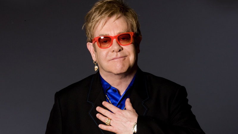 Елтон Джон пожертвував Україні 125 тисяч доларів