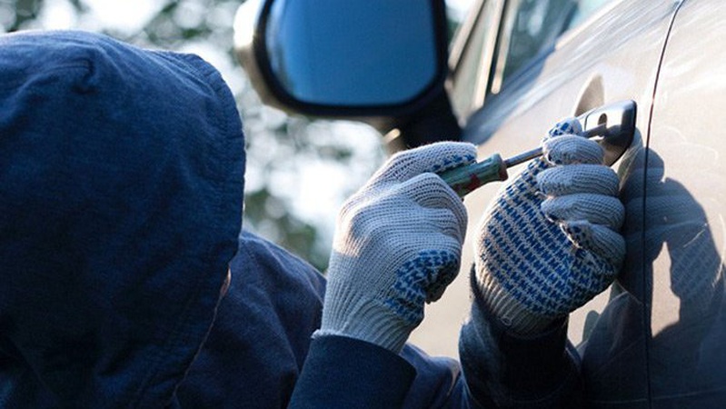 У волинянина з гаража викрали автомобіль