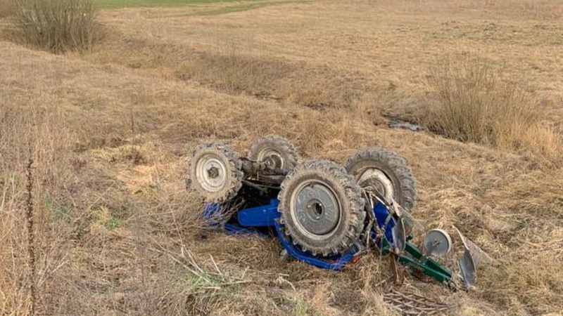 На Волині загинув водій трактора, що злетів у кювет