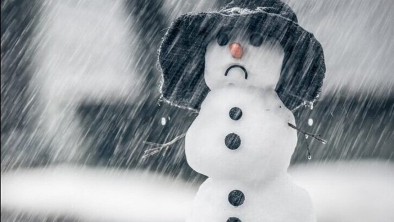 Мокрий сніг, місцями ожеледиця: прогноз погоди на 24 січня