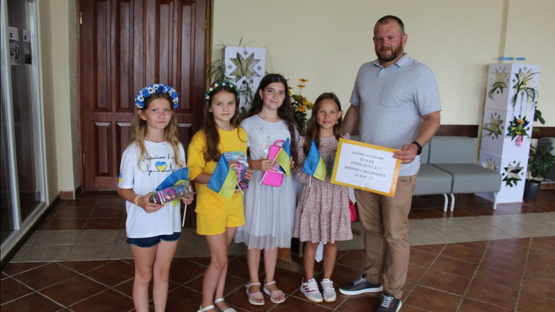 Донька військового з Волині разом із подружками зібрали для ЗСУ 9 тисяч гривень