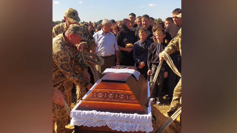 На Волині провели в останню дорогу 38-річного Героя Івана Худину