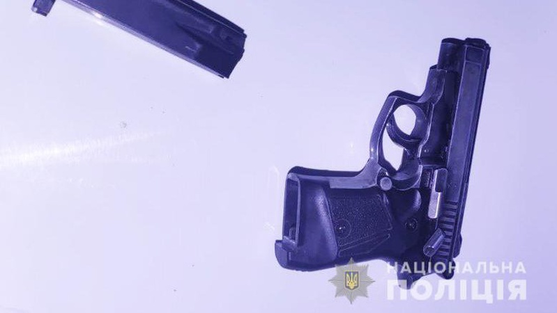 У Володимирі місцевий 36-річний мешканець гуляв містом із пістолетом у кишені