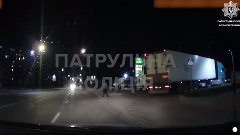 У Луцьку пішоходи продовжують нехтувати ПДР: на усіх склали адмінматеріали