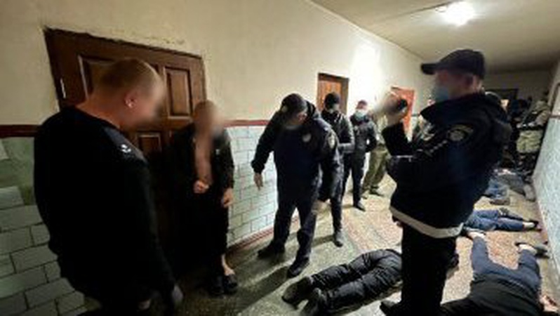 На Волині в’язні «кидали на гроші» людей. ФОТО